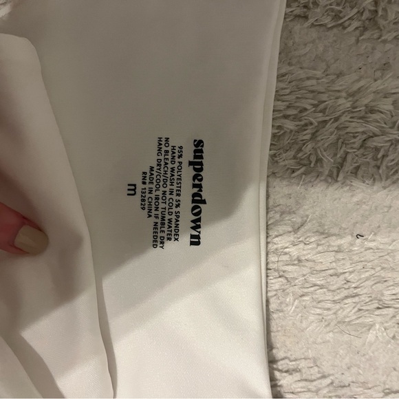 Superdown revolve bikini comes with L and M bottoms - Picture 5 of 5